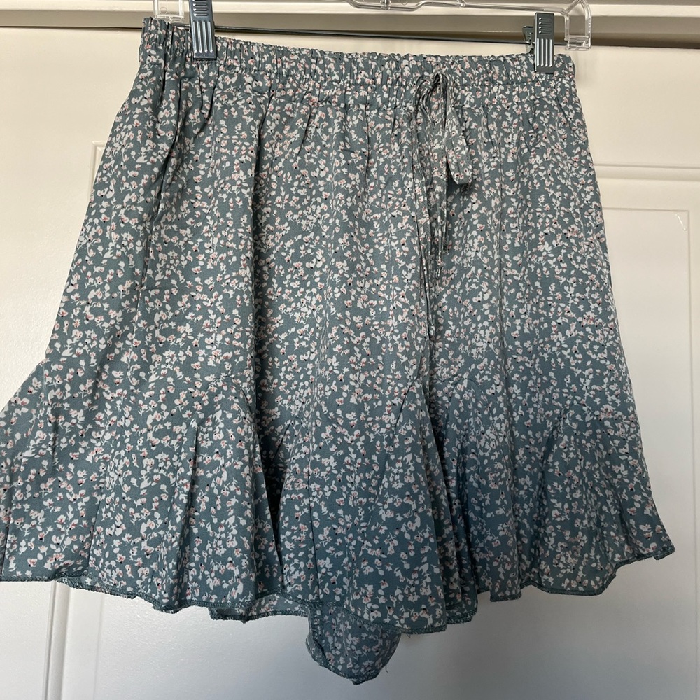 Floral and ruffled shorts. Size Large, from SHEIN. Never worn.
